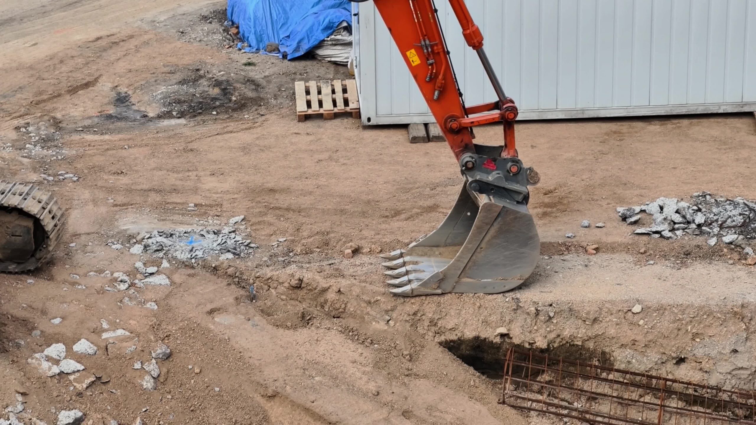 Excavation Plant Operative (To operate mobile  plant less than 5 tonnes operating weight)